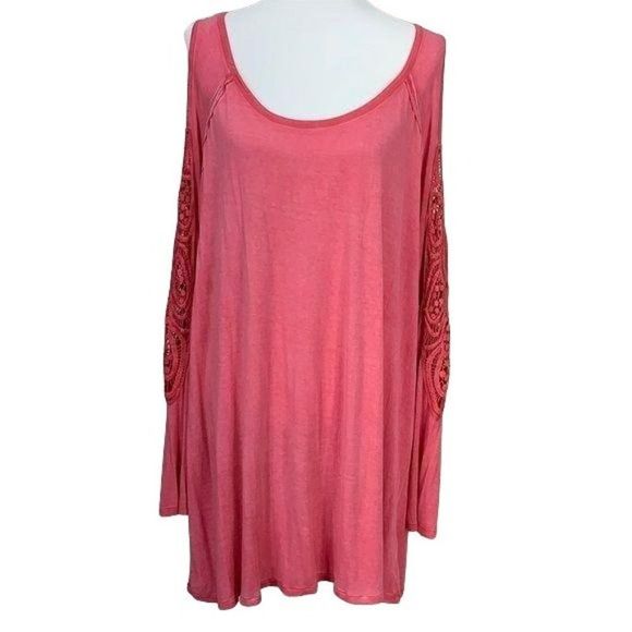 Bobbie Brooks Woman Faded‎ Red Embroidered Cold Shoulder Ombre Tunic Top Size 1X - Picture 1 of 8